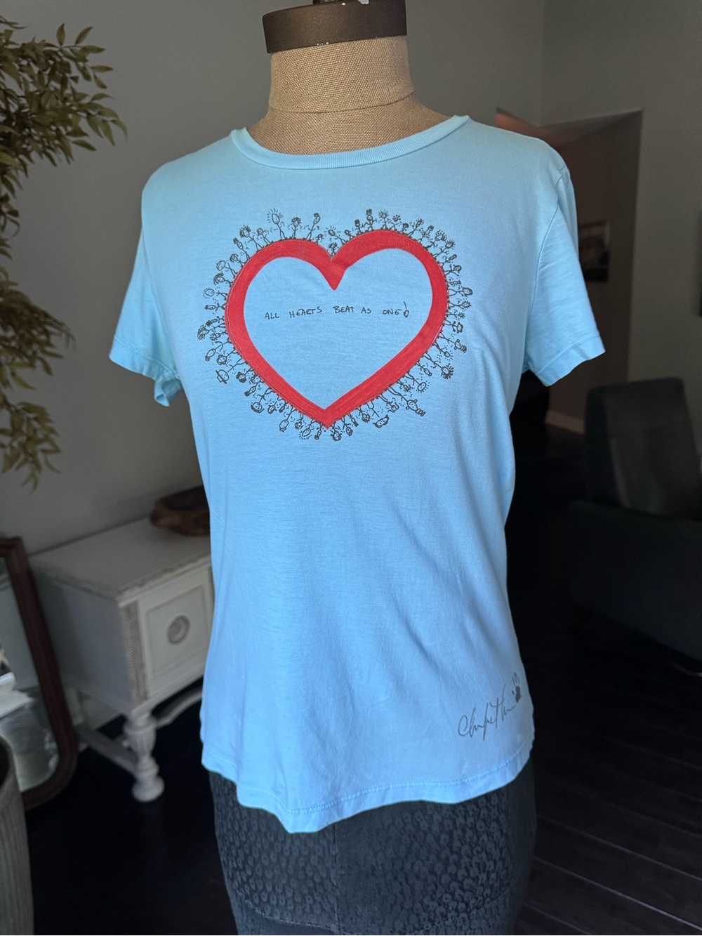 Cheryl Lynn blue heart graphic tee Size S